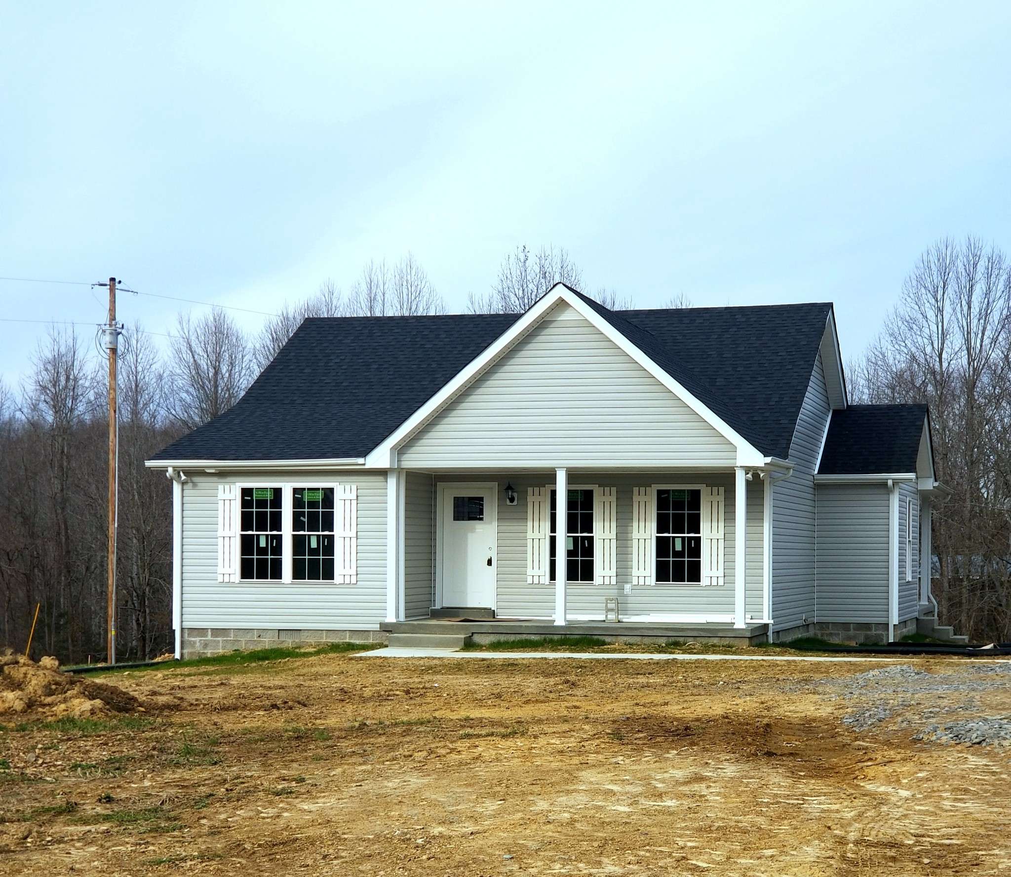 302 Douglas Ln, Lafayette, TN 37083