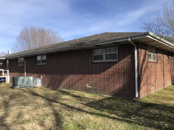Hohenwald, TN 38462,106 N Walnut St