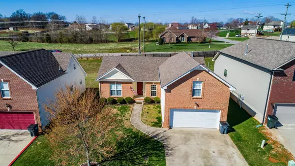 3463 Oak Creek Dr, Clarksville, TN 37040