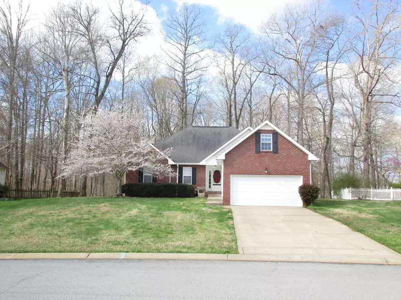 260 Shadyside Ln, Clarksville, TN 37043