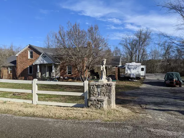 307 Old Hwy 25E, Castalian Springs, TN 37031