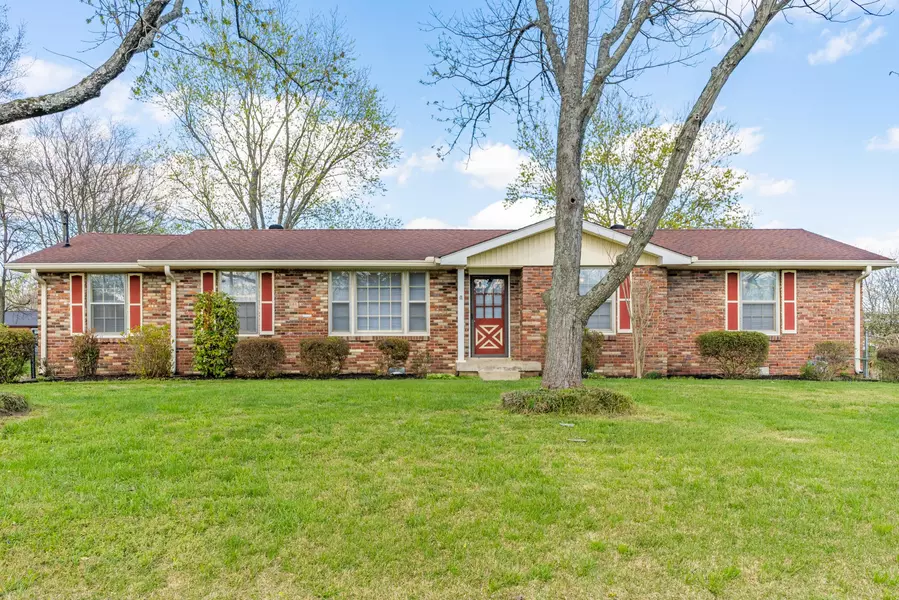 104 Southburn Dr, Hendersonville, TN 37075