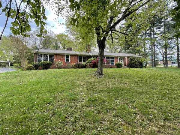 Dickson, TN 37055,106 W Lake Dr