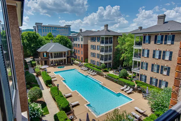 307 Seven Springs Way #402, Brentwood, TN 37027