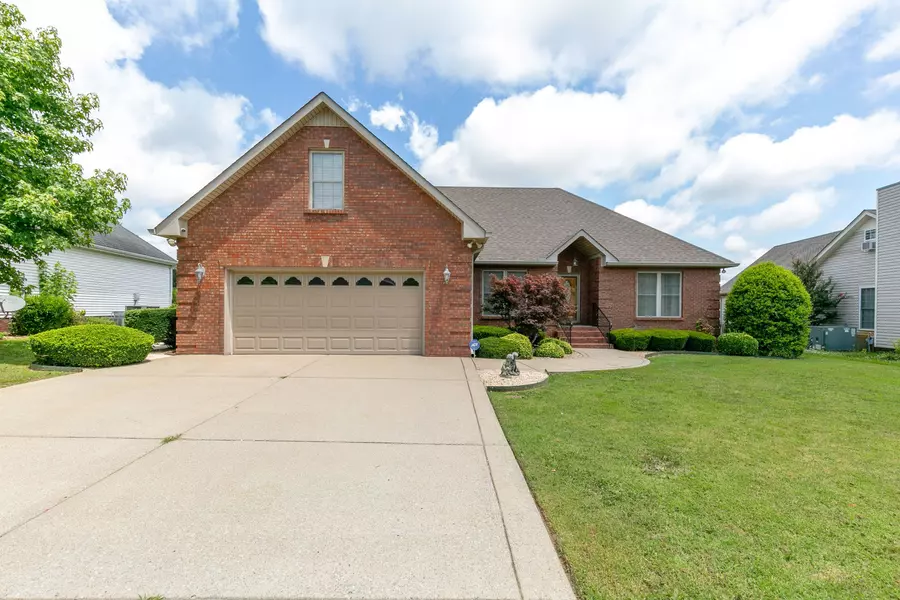 121 Foxrun, Springfield, TN 37172