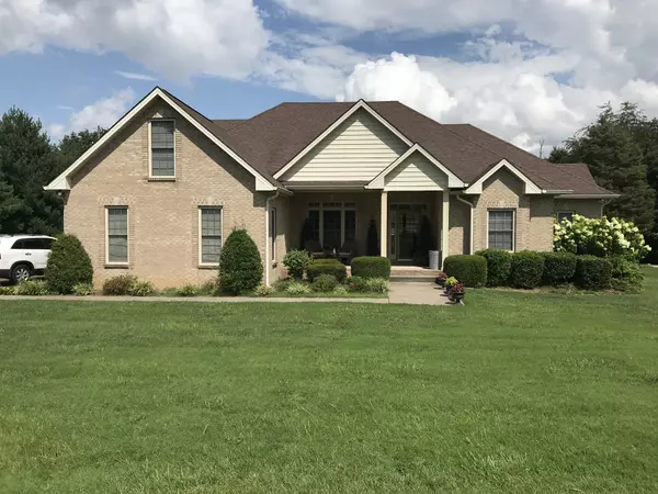 525 Royal Oaks Ct, Clarksville, TN 37043