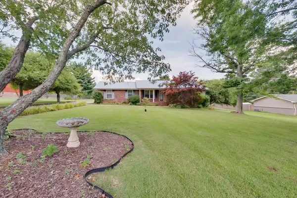 116 Green Acres Rd, Cottontown, TN 37048