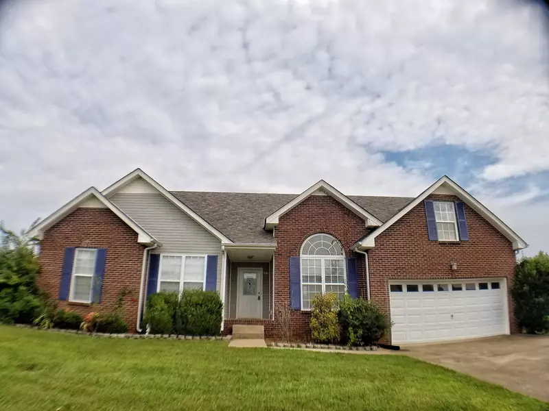 681 Fallbrook Ln, Clarksville, TN 37040