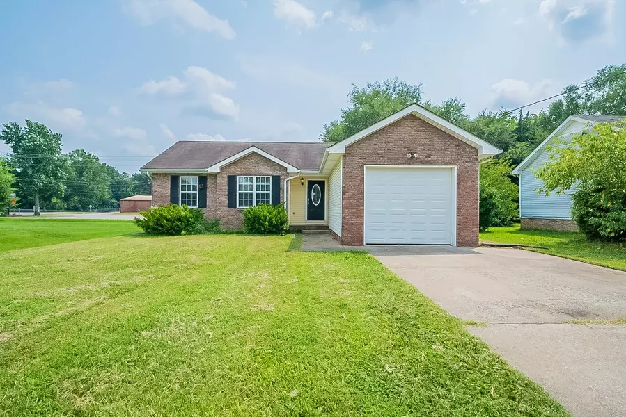 212 Moncrest Dr, Clarksville, TN 37042