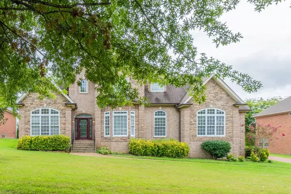 1006 Island Brook Dr, Hendersonville, TN 37075