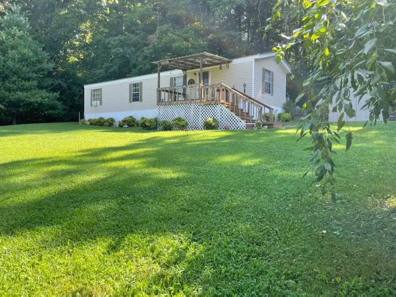 1020 Bill Easterly Road, Byrdstown, TN 38549