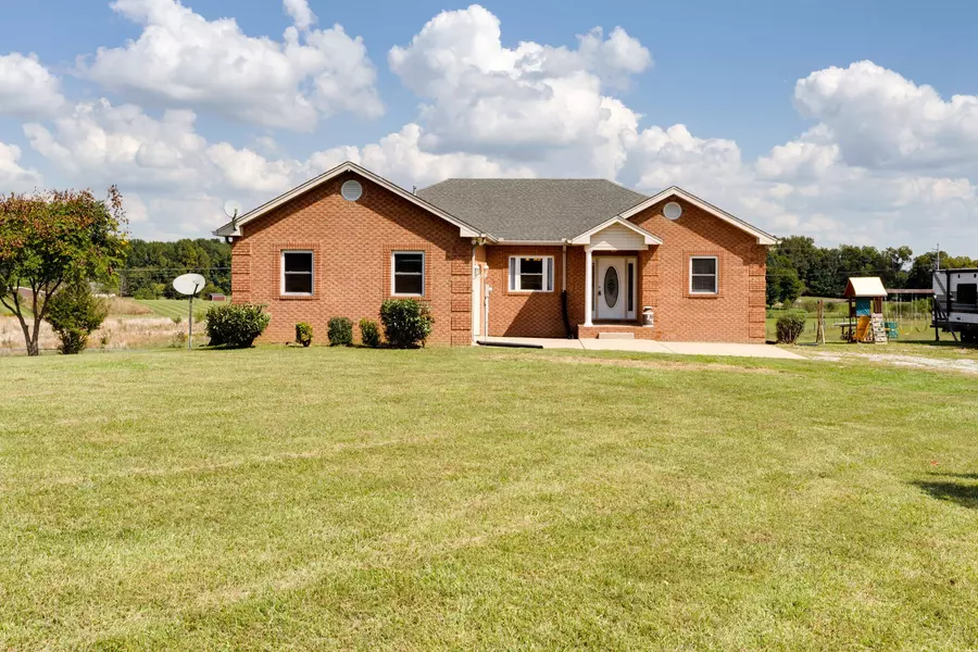 2488 Old Washington Rd, Cedar Hill, TN 37032