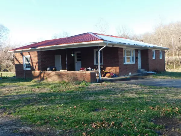 220 Carroll Ave, Waverly, TN 37185