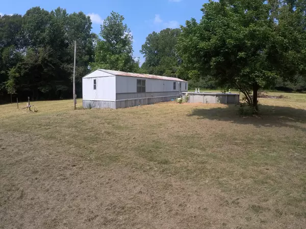 253 Sweetwater Rd, Hohenwald, TN 38462