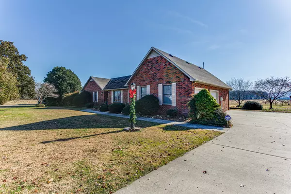 12158 David Crockett Pkwy East #E, Decherd, TN 37324