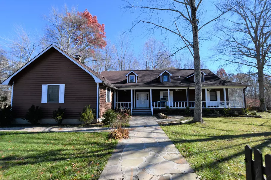 102 Rabbit Run Ln, Sewanee, TN 37375