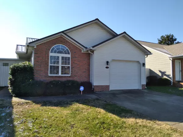 308 Deerwood Dr, Hopkinsville, KY 42240