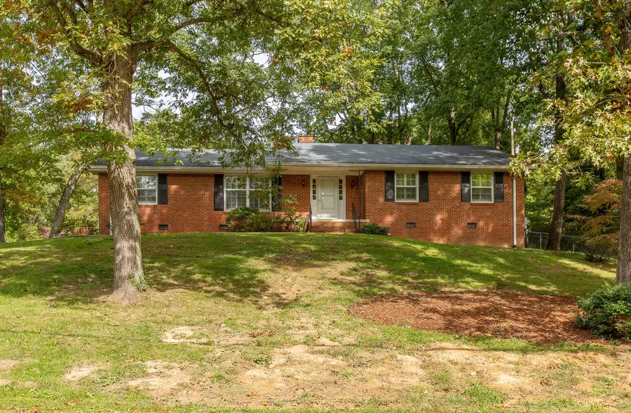 1101 Woodbine Way, Signal Mountain, TN 37377