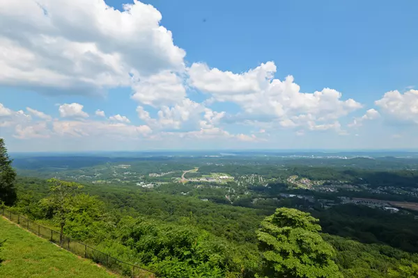 Signal Mountain, TN 37377,416 N Palisades Drive