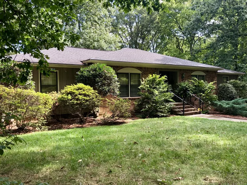 2 Carriage Hill, Signal Mountain, TN 37377