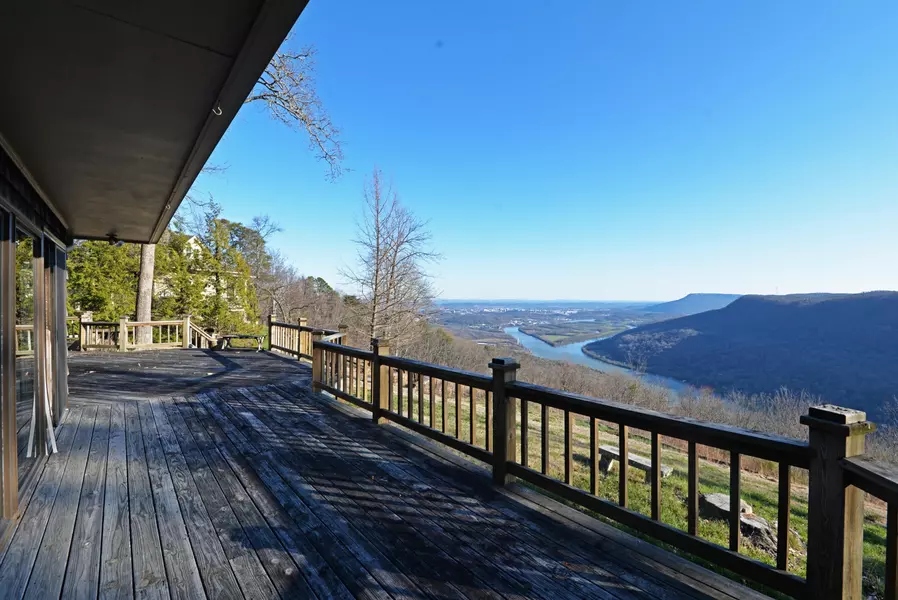 104 Riverpoint Road, Signal Mountain, TN 37377