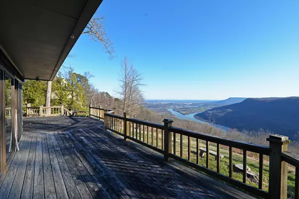 Signal Mountain, TN 37377,104 Riverpoint Road