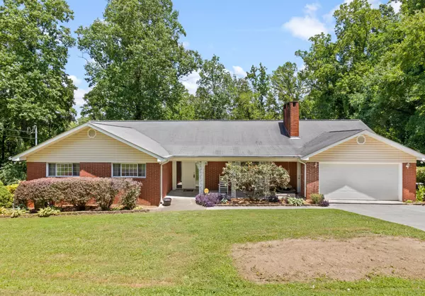 312 Woodlawn Drive, Rossville, GA 30741