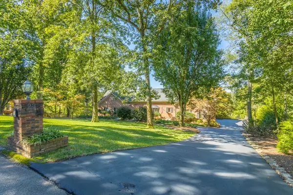 23 Rock Crest Drive #2, Signal Mountain, TN 37377