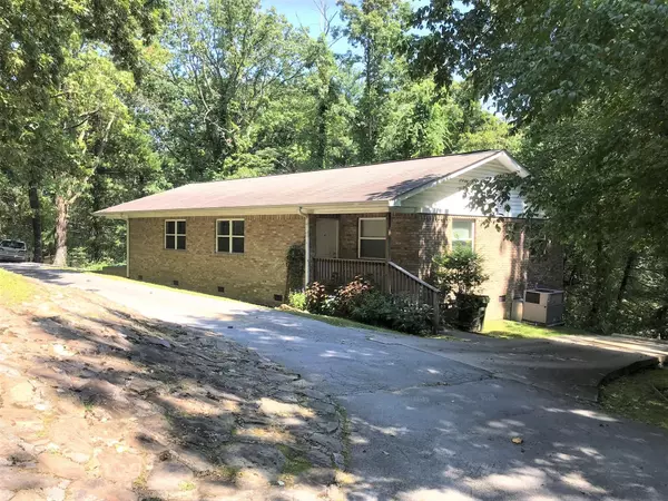 686 Cauthen Way, Signal Mountain, TN 37377