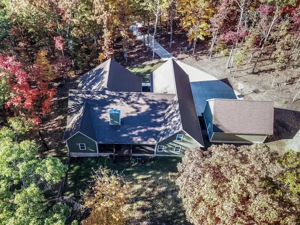 Signal Mountain, TN 37377,1453 Roberts Mill Road