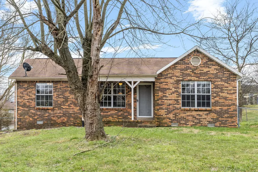 214 Al Oerter Dr, Clarksville, TN 37042