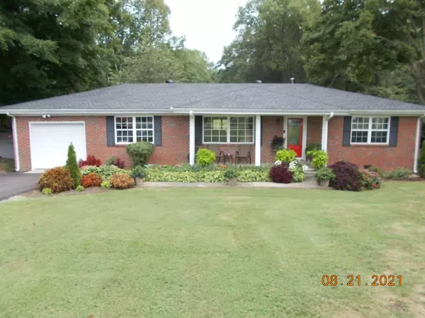 201 Cothron Dr, Lafayette, TN 37083