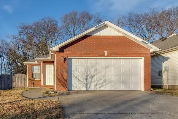 528 Freedom Ct, Murfreesboro, TN 37129