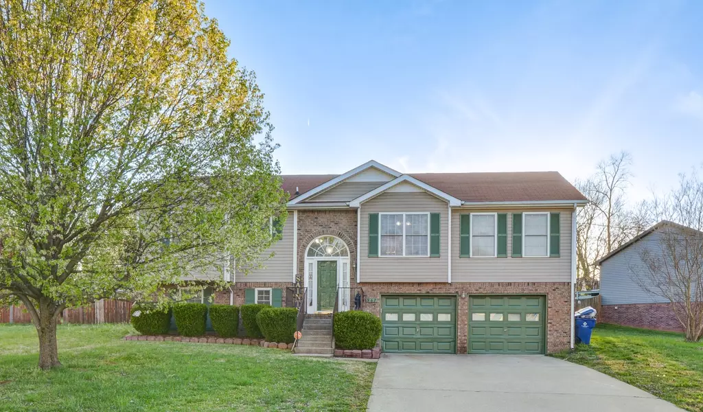 967 Hedge Apple Dr, Clarksville, TN 37040