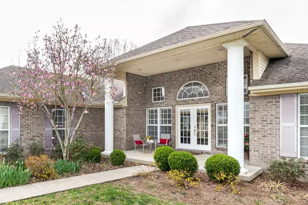 1043 Secretariat Dr, Mount Juliet, TN 37122