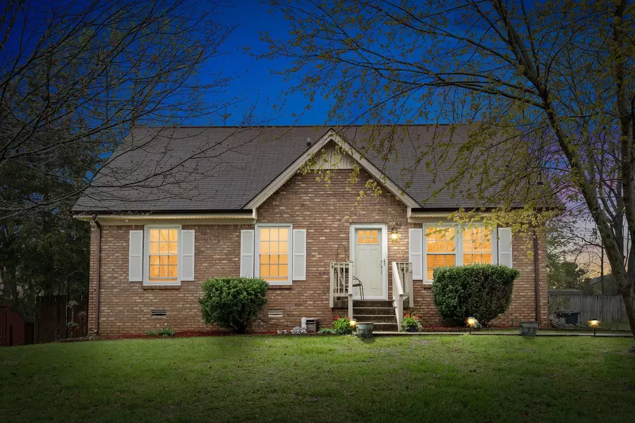 102 Bennett Dr, Clarksville, TN 37042