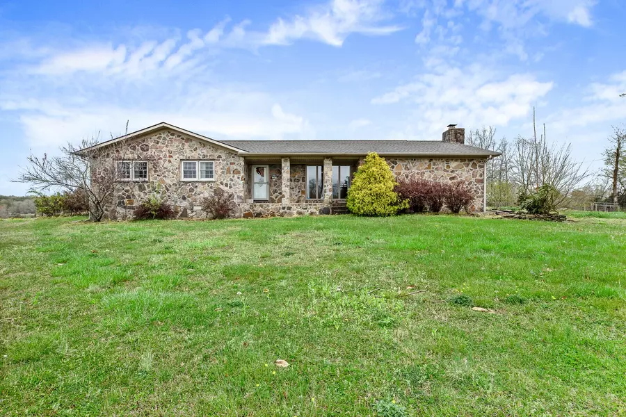 2923 Oak Grove Rd, Walling, TN 38587