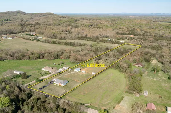 13459 Versailles Rd, Rockvale, TN 37153