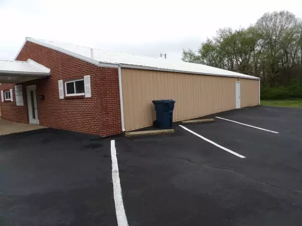 Hohenwald, TN 38462,220 N Walnut St #N