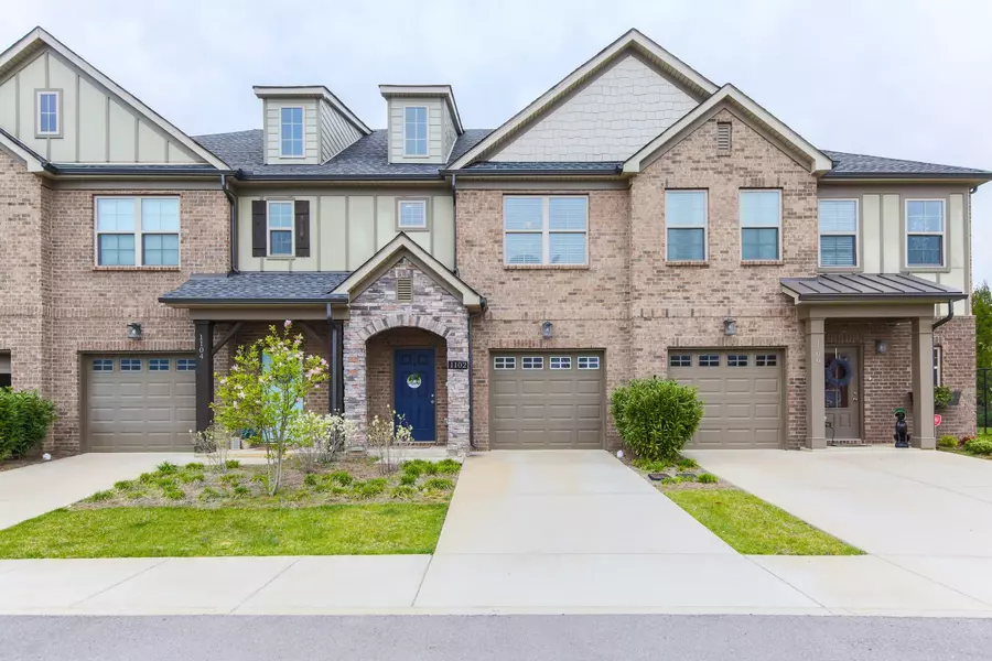 1102 Emery Bay Cir, Hendersonville, TN 37075