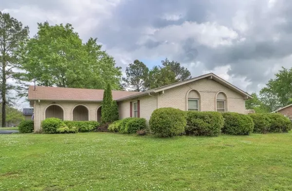 210 Hilltop Drive, Shelbyville, TN 37160