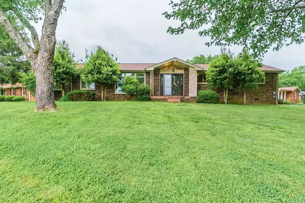 100 Freshrun Dr, Hendersonville, TN 37075