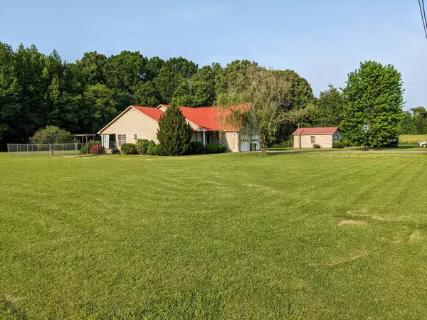 369 Dixie Village Ln, Paris, TN 38242