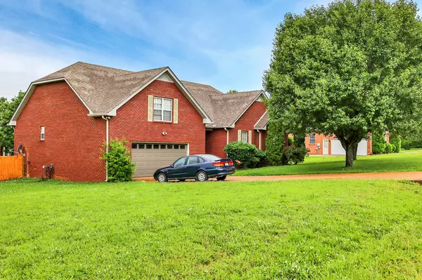 Lebanon, TN 37087,208 Fox Hunt Lane