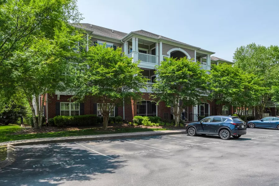 4845 Bevendean Dr #10, Nashville, TN 37211