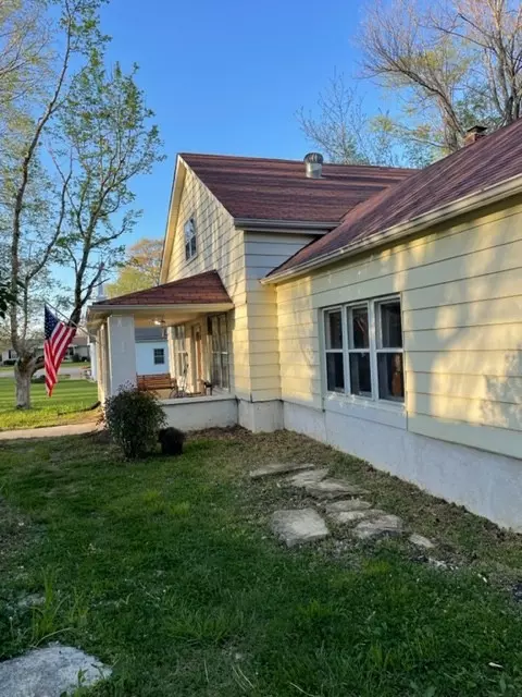 Mc Ewen, TN 37101,374 College St #N