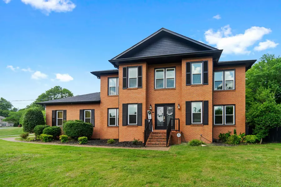 100 English Ct #N, Hendersonville, TN 37075