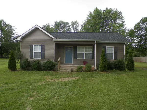 303 Bratton Ave, Lafayette, TN 37083