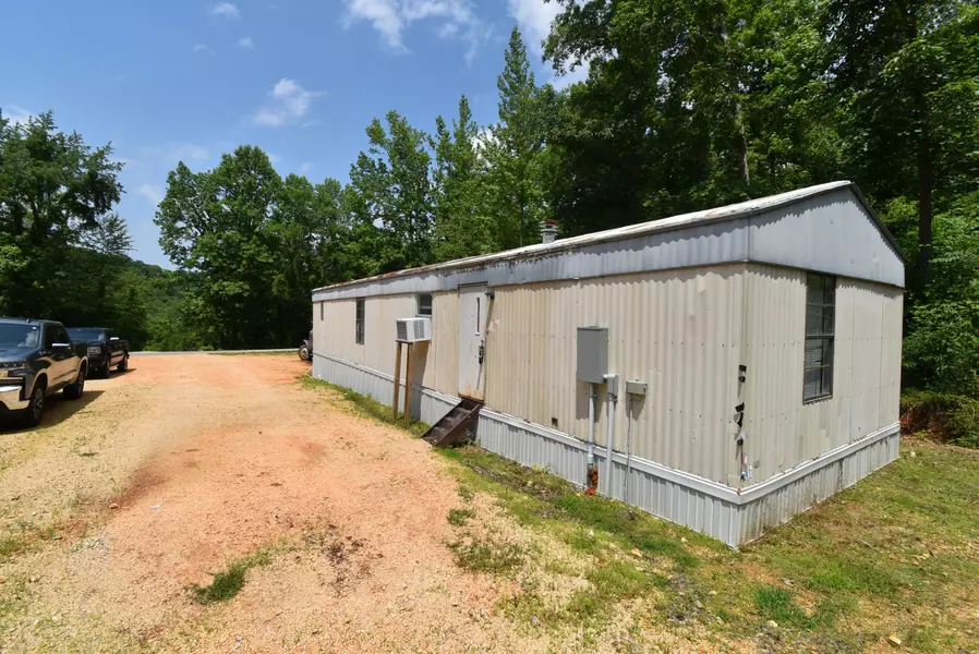 2870 Deer Creek Rd, Linden, TN 37096