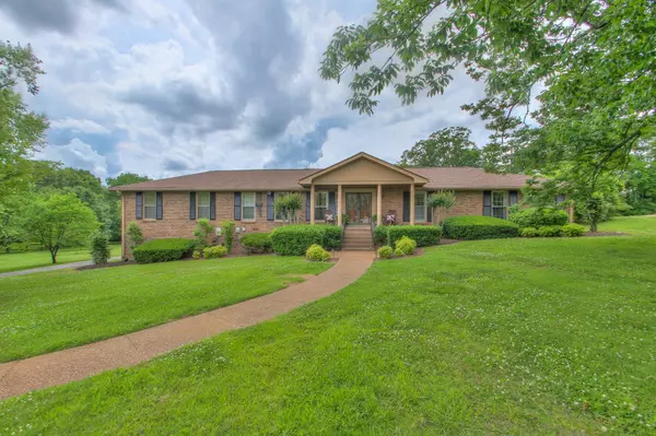 112 Countrywood Dr, Lebanon, TN 37087